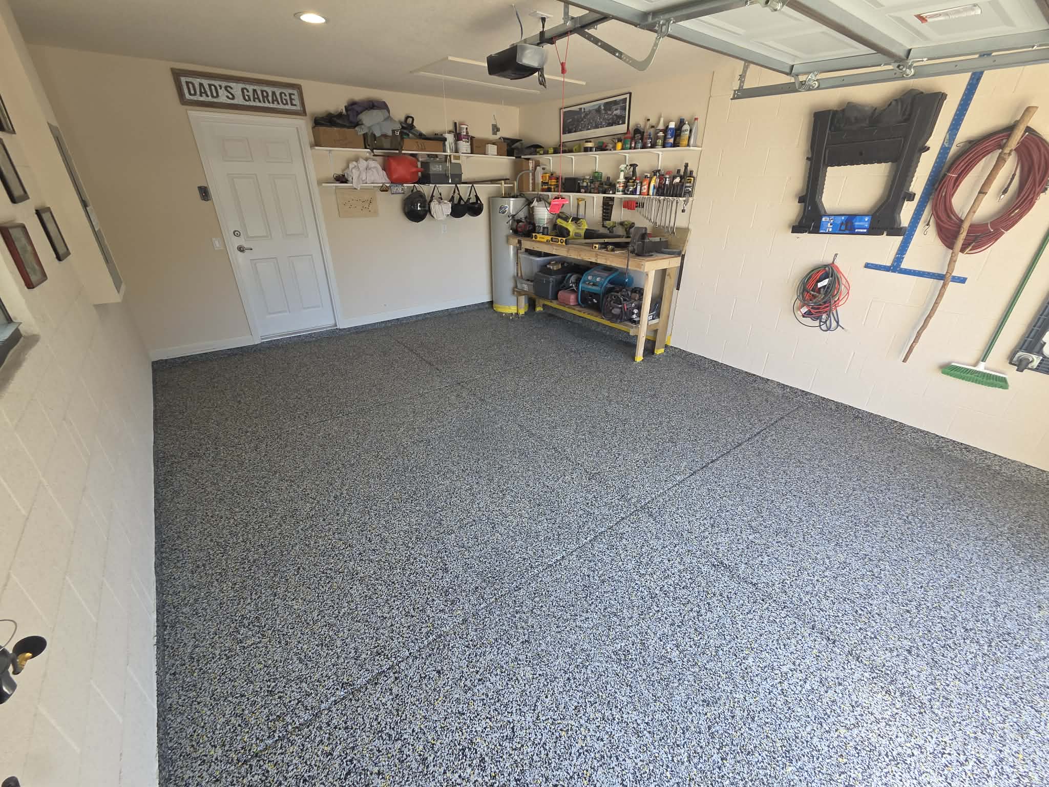 Flake floor installation in Palm City garage
